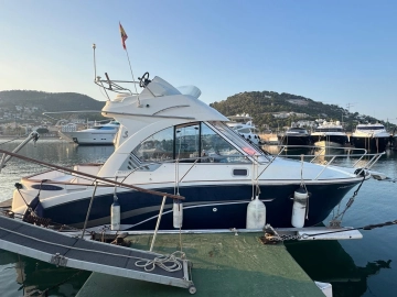 Beneteau Antares 8.80 usado à venda