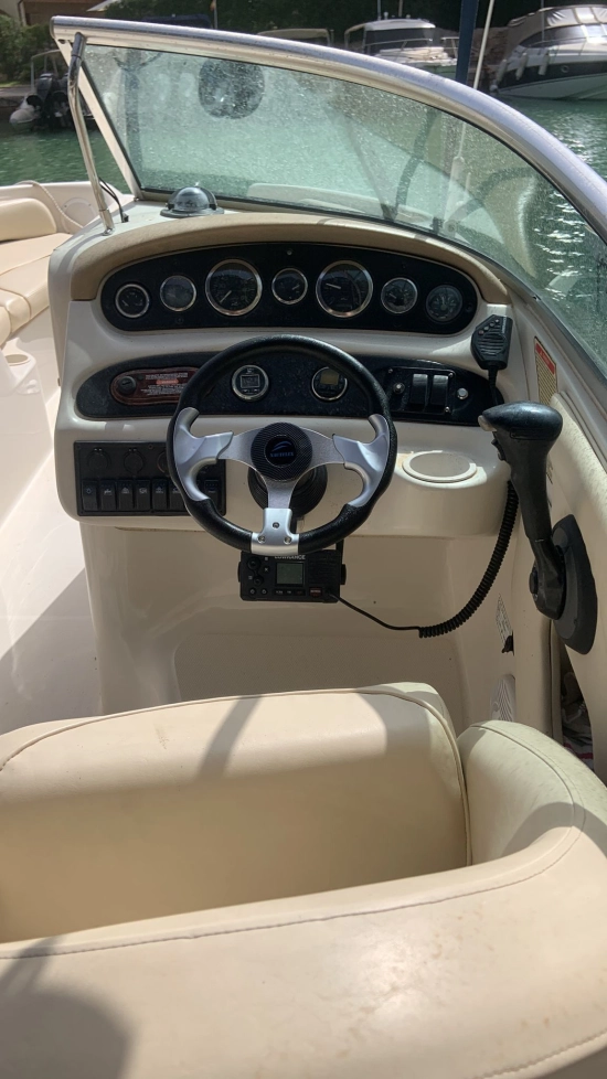Sea Ray Sundeck 240 usado à venda