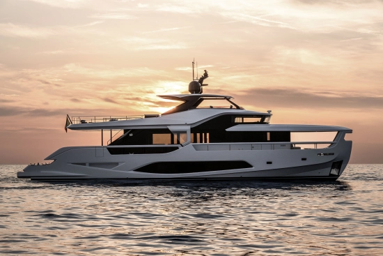 Ferretti INFYNITO 80 nuova in vendita