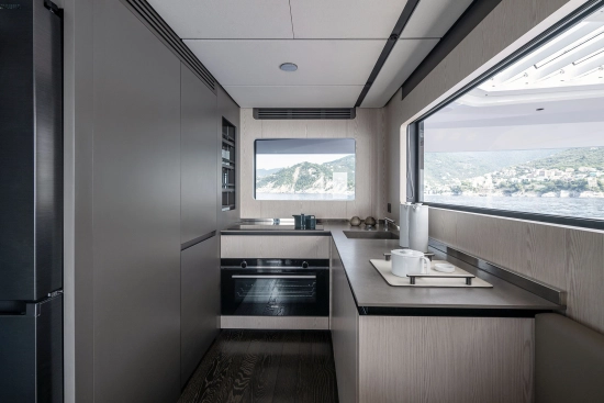 Ferretti INFYNITO 80 nuova in vendita