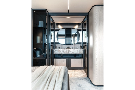 Ferretti INFYNITO 80 nuova in vendita