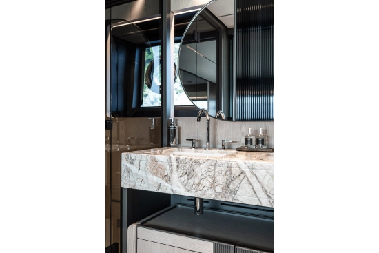 Ferretti INFYNITO 80 nuova in vendita