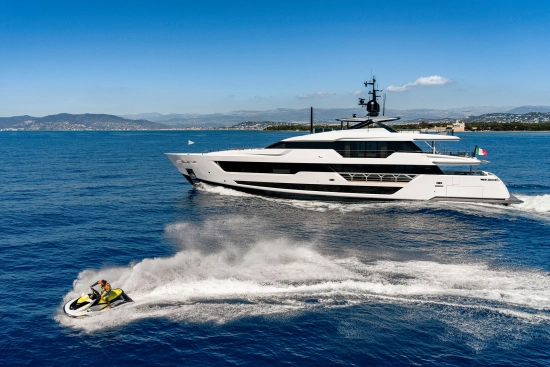 Custom Line 140 nuova in vendita