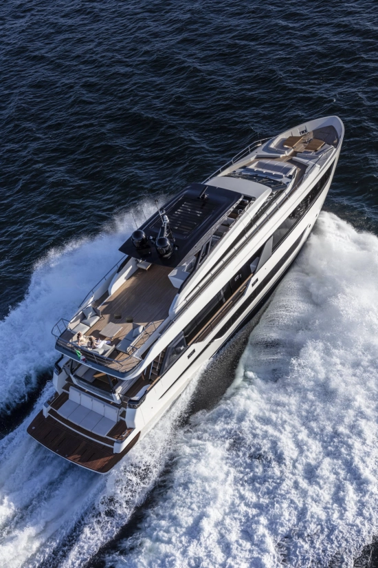 Ferretti YACHTS 1000 usata in vendita
