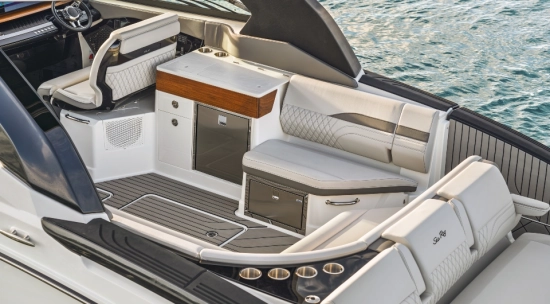 Sea Ray SLX 360 OUTBOARD nuova in vendita
