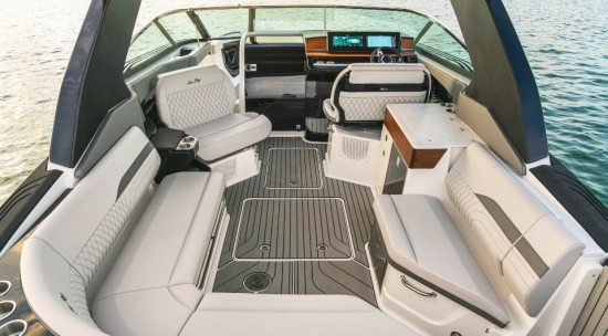 Sea Ray SLX 360 OUTBOARD nuova in vendita
