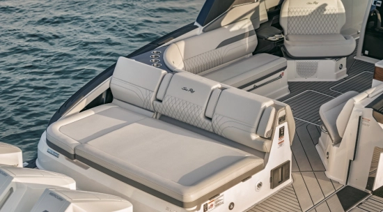 Sea Ray SLX 360 OUTBOARD nuova in vendita