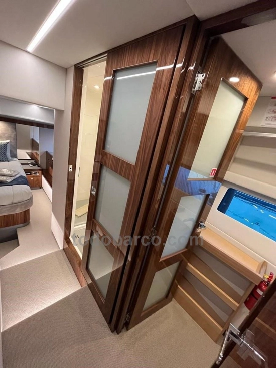 Riviera 50 Sport Motor Yacht usado à venda