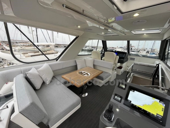 Riviera 50 Sport Motor Yacht usado à venda