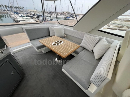 Riviera 50 Sport Motor Yacht usado à venda
