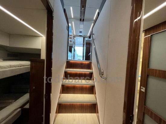 Riviera 50 Sport Motor Yacht usado à venda
