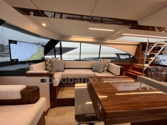 Riviera 50 Sport Motor Yacht usado à venda