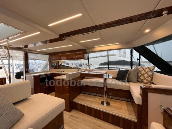 Riviera 50 Sport Motor Yacht usado à venda