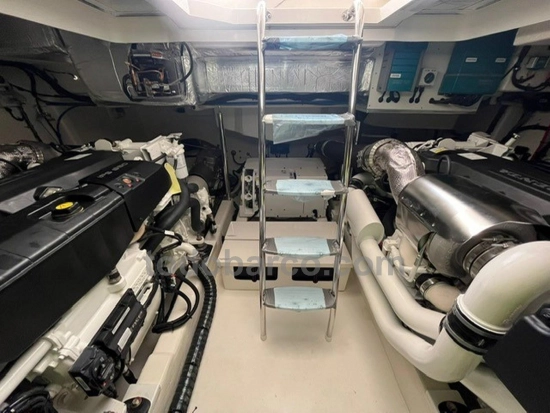 Riviera 50 Sport Motor Yacht usado à venda