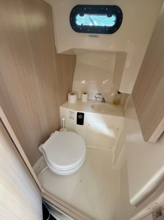 Quicksilver Pilothouse 805 Explorer de segunda mano en venta