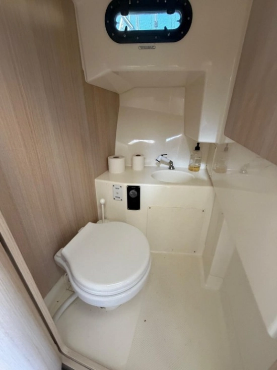 Quicksilver Pilothouse 805 Explorer de segunda mano en venta