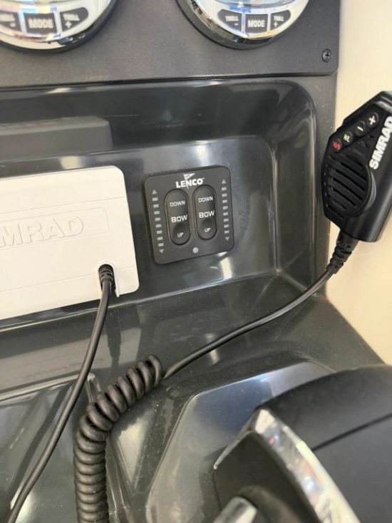 Quicksilver Pilothouse 805 Explorer de segunda mano en venta