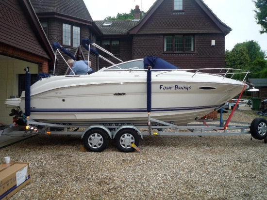 Sea Ray 225 Weekender usado à venda