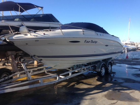 Sea Ray 225 Weekender usado à venda