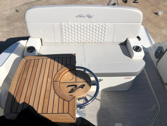 Sea Ray Sundancer 265 usado à venda