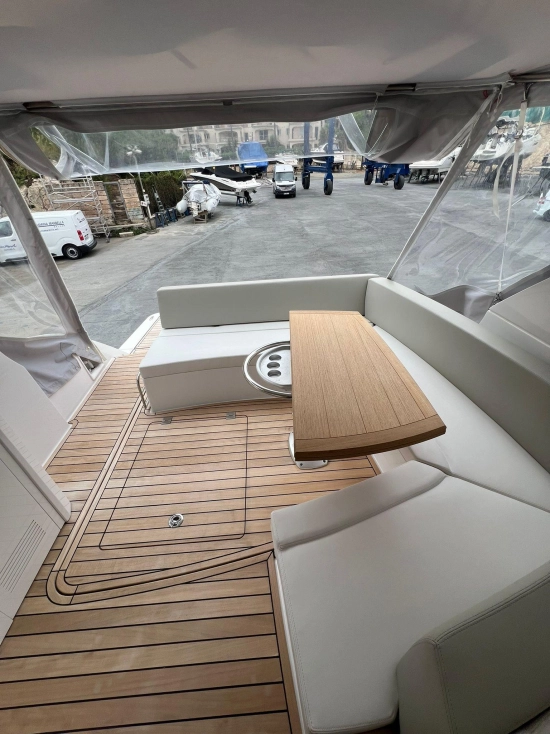 Sessa Marine C38 usado à venda