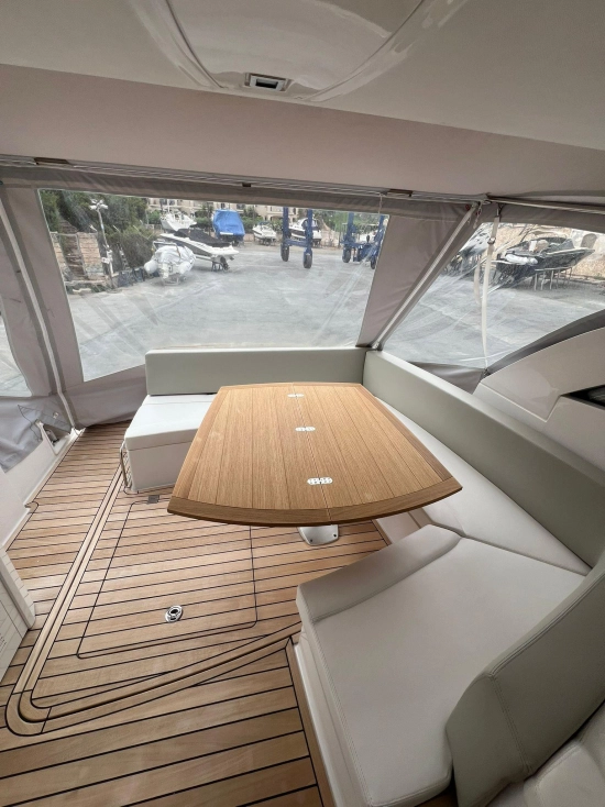 Sessa Marine C38 usado à venda
