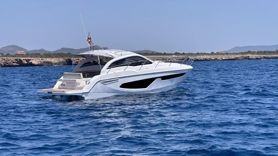 Sessa Marine C38 usado à venda