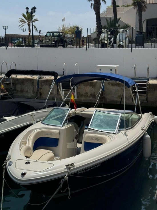 Sea Ray 220 Select usado à venda