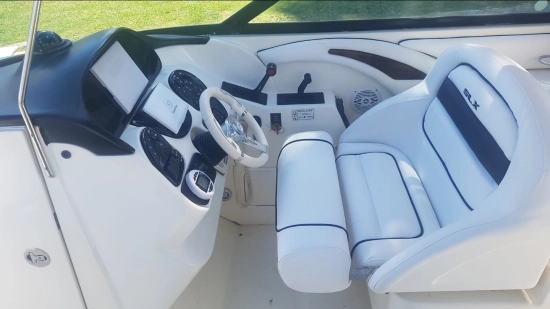 Sea Ray SLX 290 usado à venda