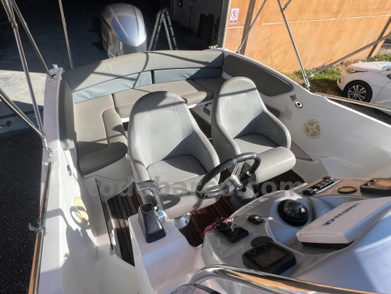 Beneteau Flyer 750 SUNDECK usado à venda