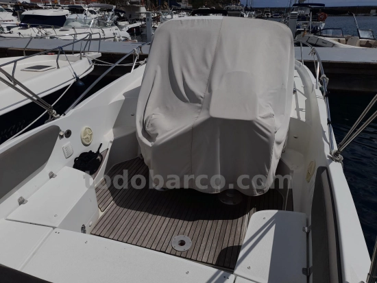 Beneteau Flyer 750 SUNDECK usado à venda
