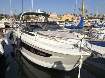 Jeanneau Leader 30 usata in vendita