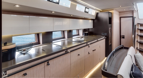 Beneteau Oceanis Yacht 62 usado à venda