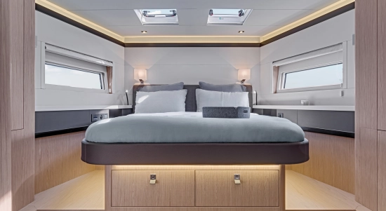 Beneteau Oceanis Yacht 62 usado à venda