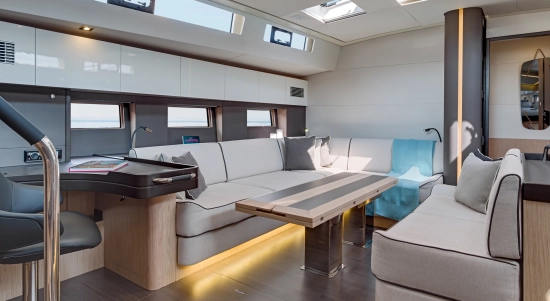 Beneteau Oceanis Yacht 62 usado à venda