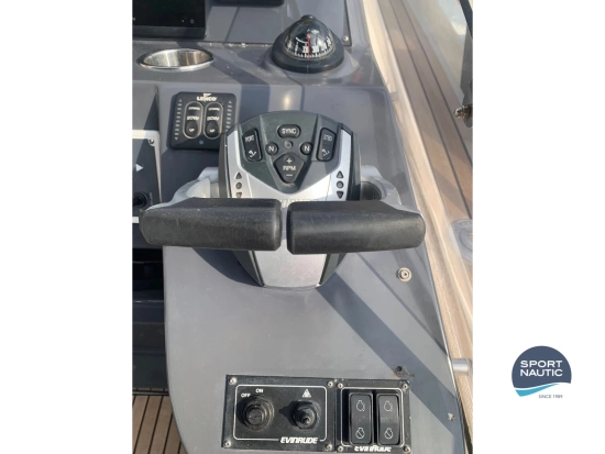 Beneteau Flyer 8.8 SUNdeck usata in vendita