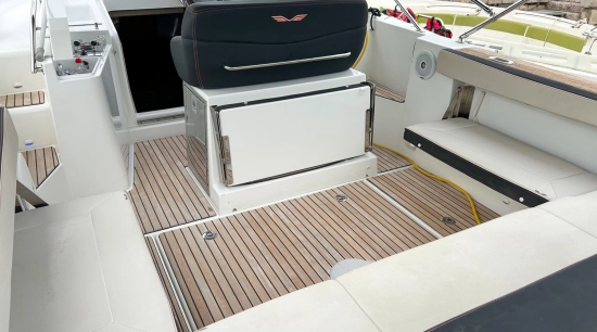 Beneteau Flyer 8.8 SUNdeck usado à venda