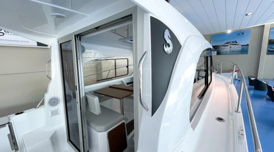 Beneteau Antares 8 OB nuova in vendita