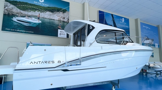 Beneteau Antares 8 OB nuova in vendita