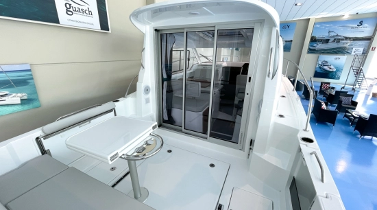 Beneteau Antares 8 OB nuova in vendita