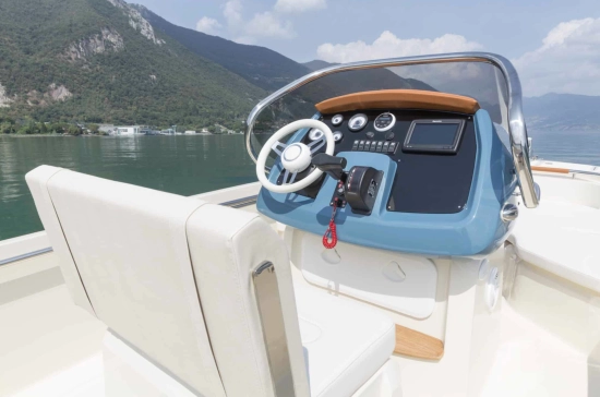Invictus Yacht 200FX usata in vendita
