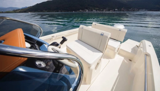 Invictus Yacht 200FX usata in vendita