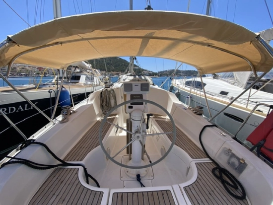 Beneteau OCEANIS 323 preowned for sale
