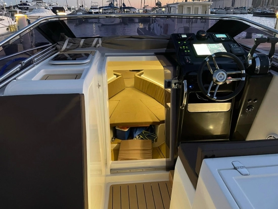 Nuva Yachts M8 Cabin usata in vendita