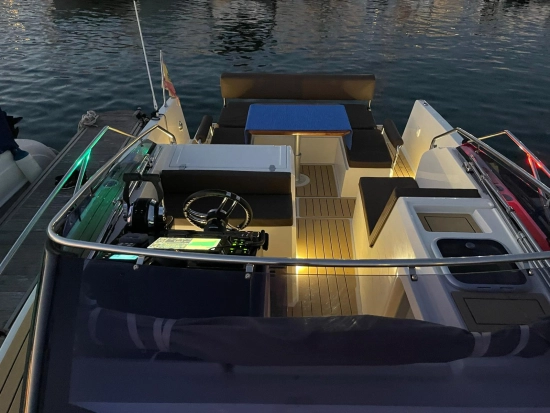 Nuva Yachts M8 Cabin d’occasion à vendre