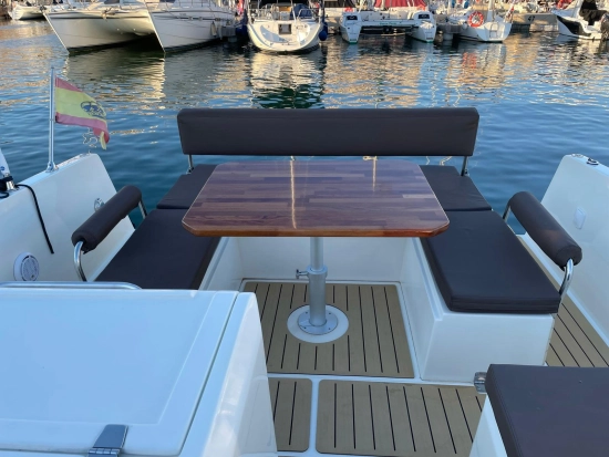 Nuva Yachts M8 Cabin usado à venda