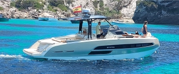 Invictus Yacht 320 GT usado à venda