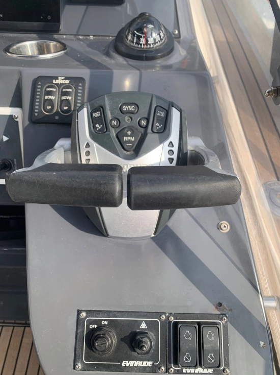 Beneteau Flyer 8.8 Sundeck de segunda mano en venta