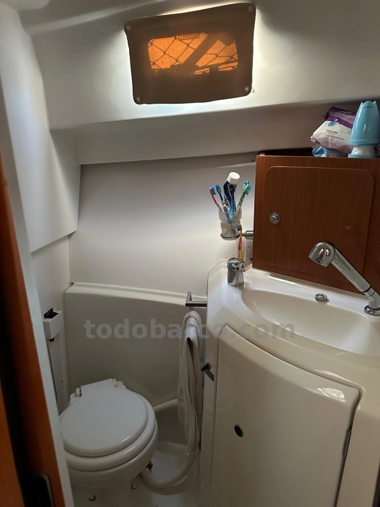 Beneteau Antares 8 usado à venda