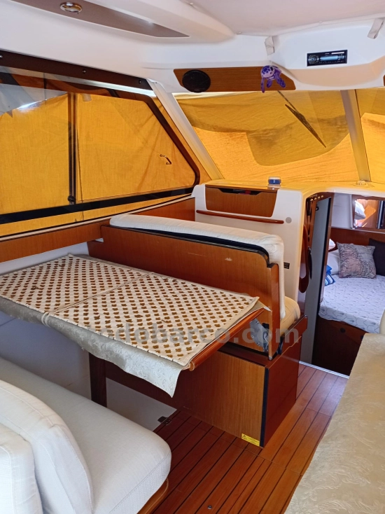 Beneteau Antares 8 usado à venda